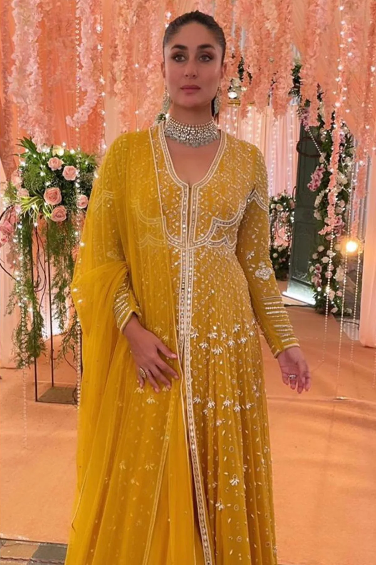 Kareena Kapoor Khan In Mehry by Ridhi Mehra, gold anarkali