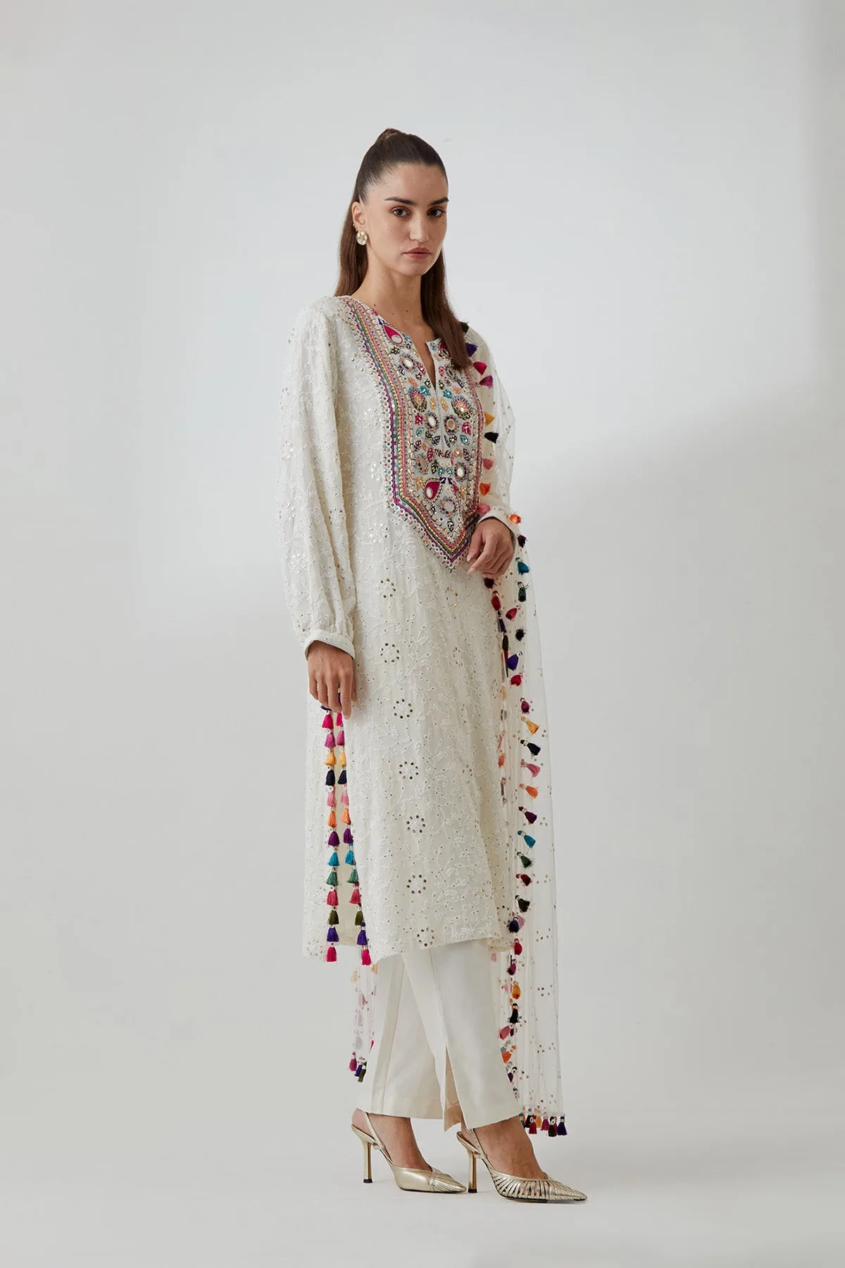 Off-White Chikankari Embroidered Kurta With Silkmul Pants And Mukaish Net Dupatta by Payal Singhal in off white, view 2