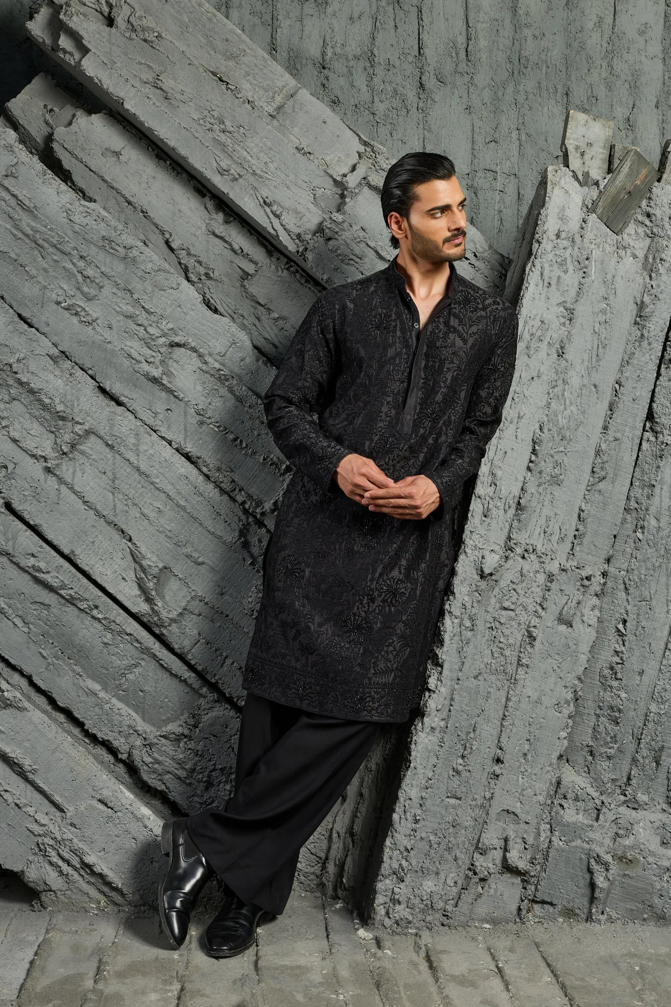 Sham Embroidered Kurta Set by Sarab Khanijou