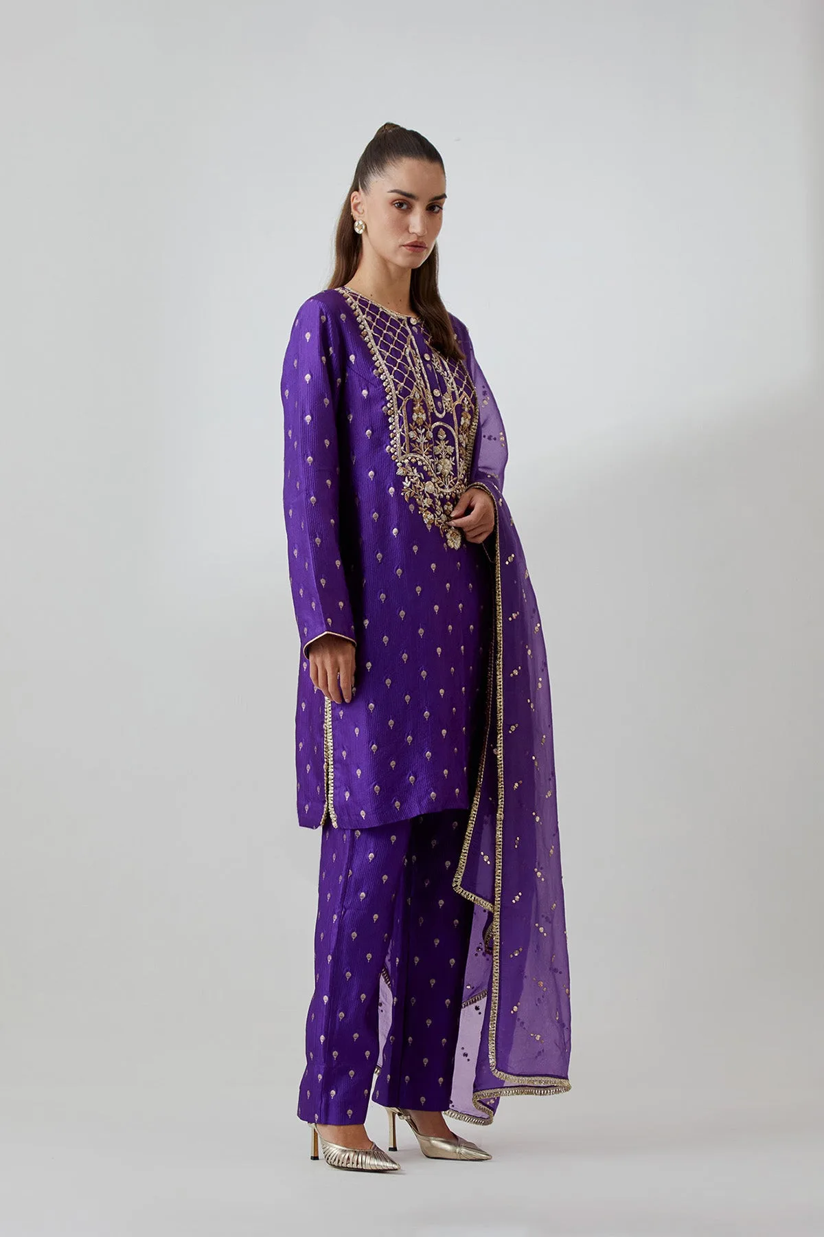 Purple Banarasi Embroidered Yoke Kurta With Pant And Mukaish Organza Dupatta by Payal Singhal, view 2