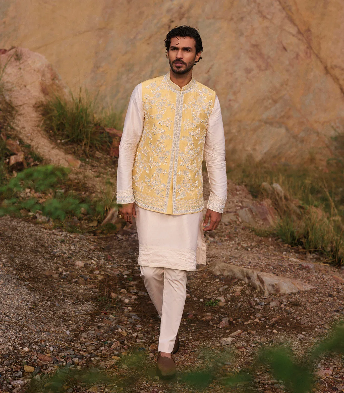 Creeper Zardozi Bandi Set by Anushree Reddy