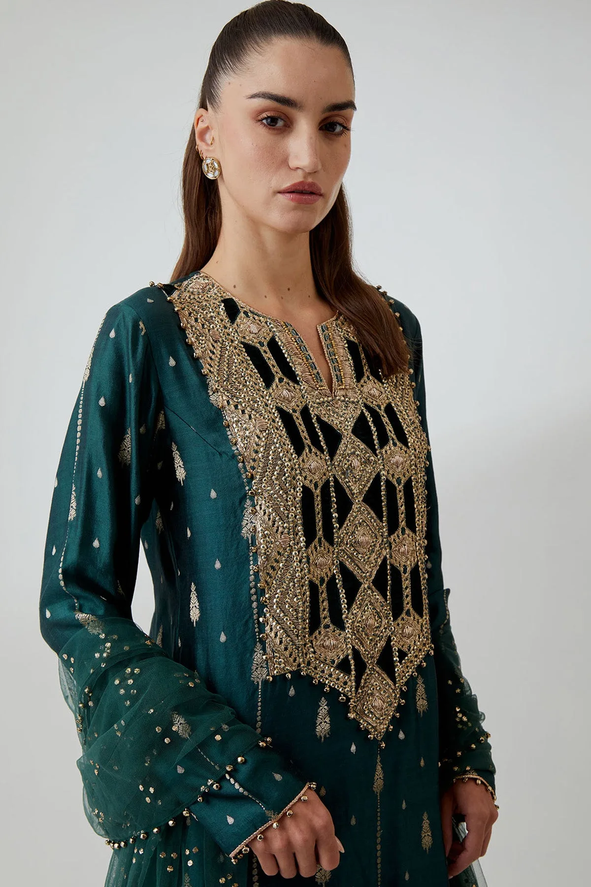 Emerald Green Silk Embroidered Kurta With Farshi Salwar And Mukaish Net Dupatta by Payal Singhal, view 4