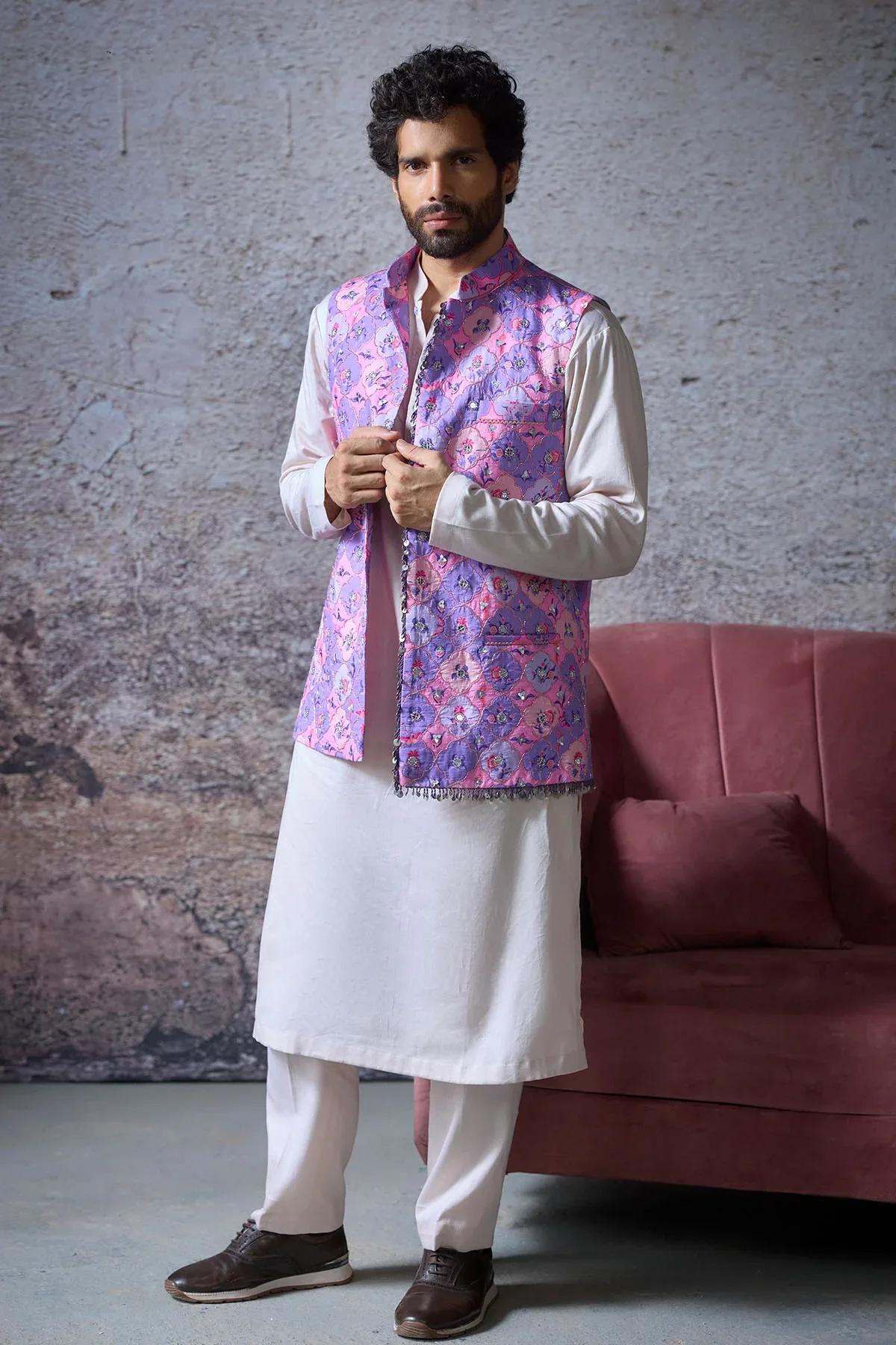 Raj Embroidered Bandi Set by Mahima Mahajan