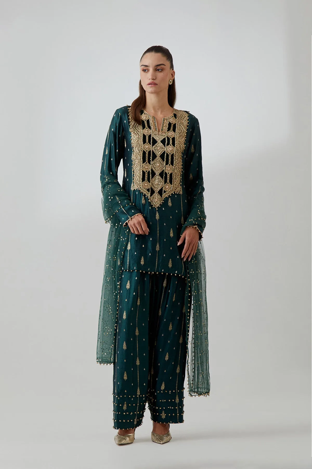 Emerald Green Silk Embroidered Kurta With Farshi Salwar And Mukaish Net Dupatta by Payal Singhal