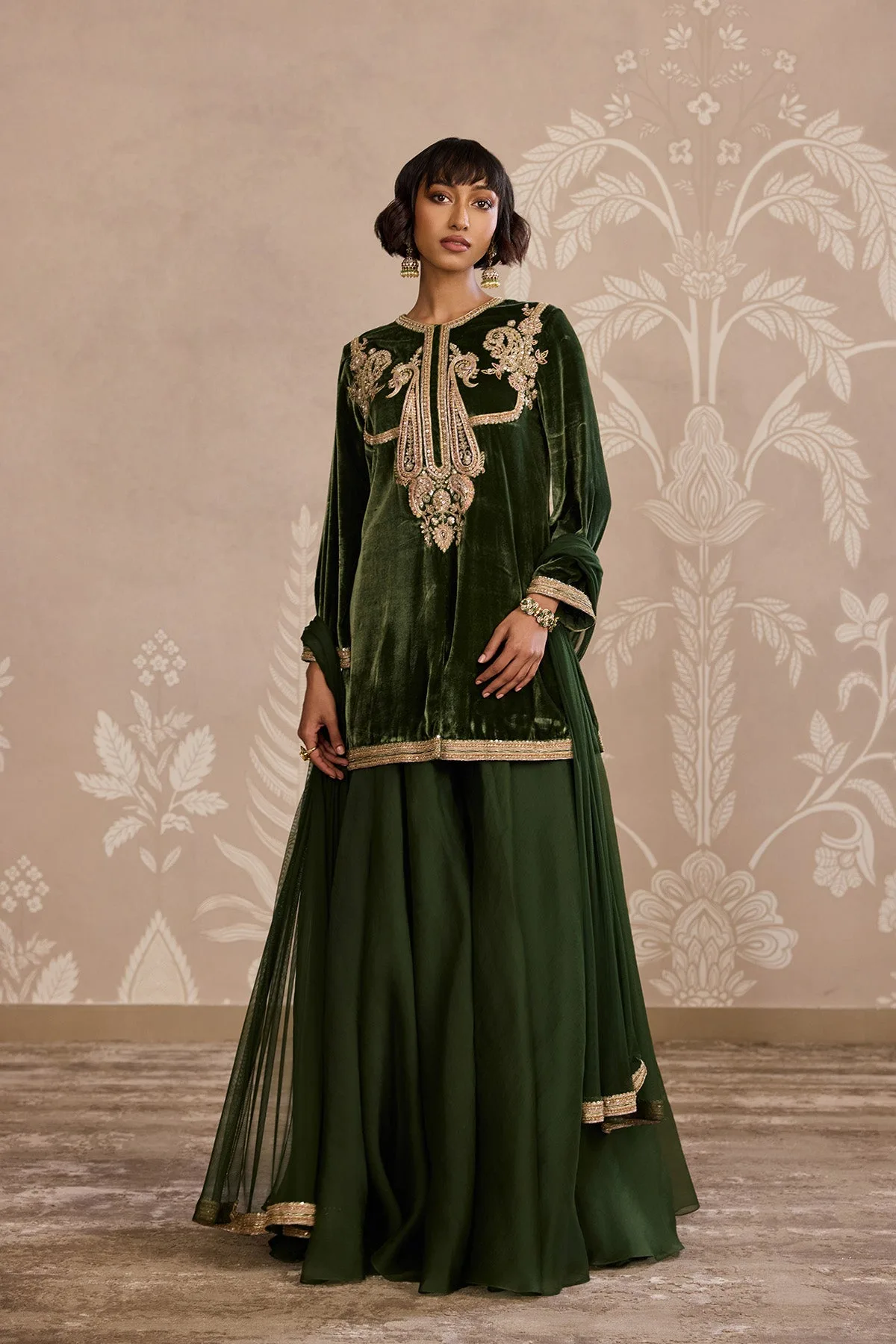 Qalam Kurta Set by Ridhi Mehra