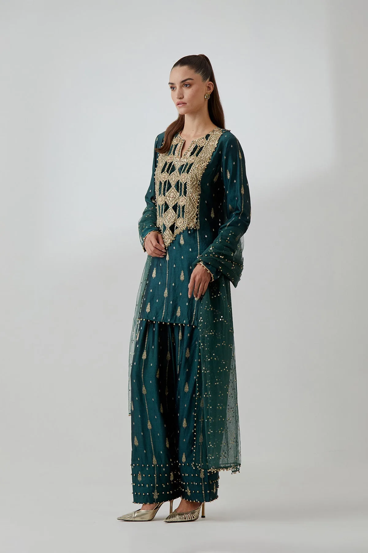Emerald Green Silk Embroidered Kurta With Farshi Salwar And Mukaish Net Dupatta by Payal Singhal, view 3