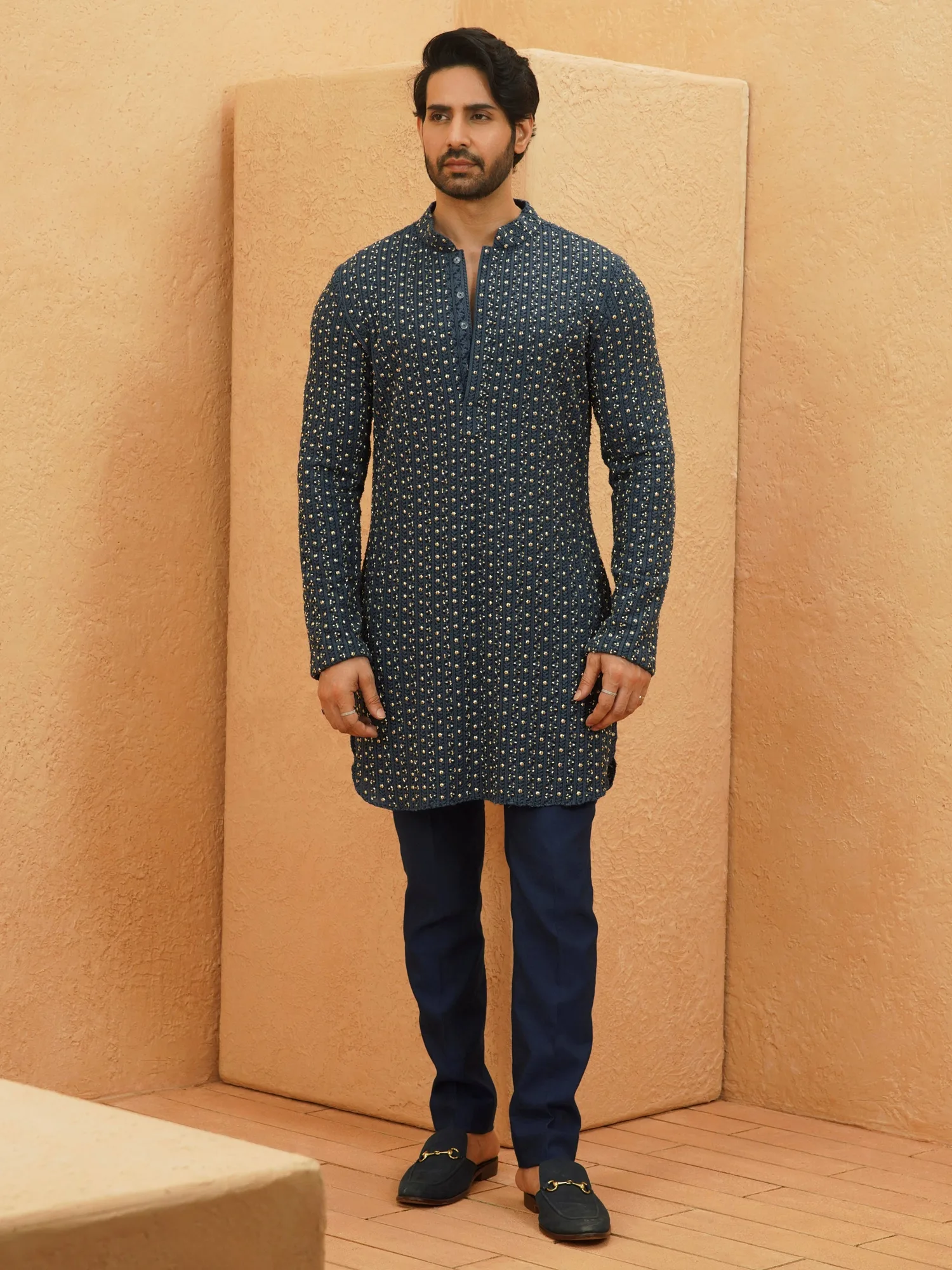 Afreen: Tanger Lucknowi Embellished Kurta Set by SVA in midnight blue