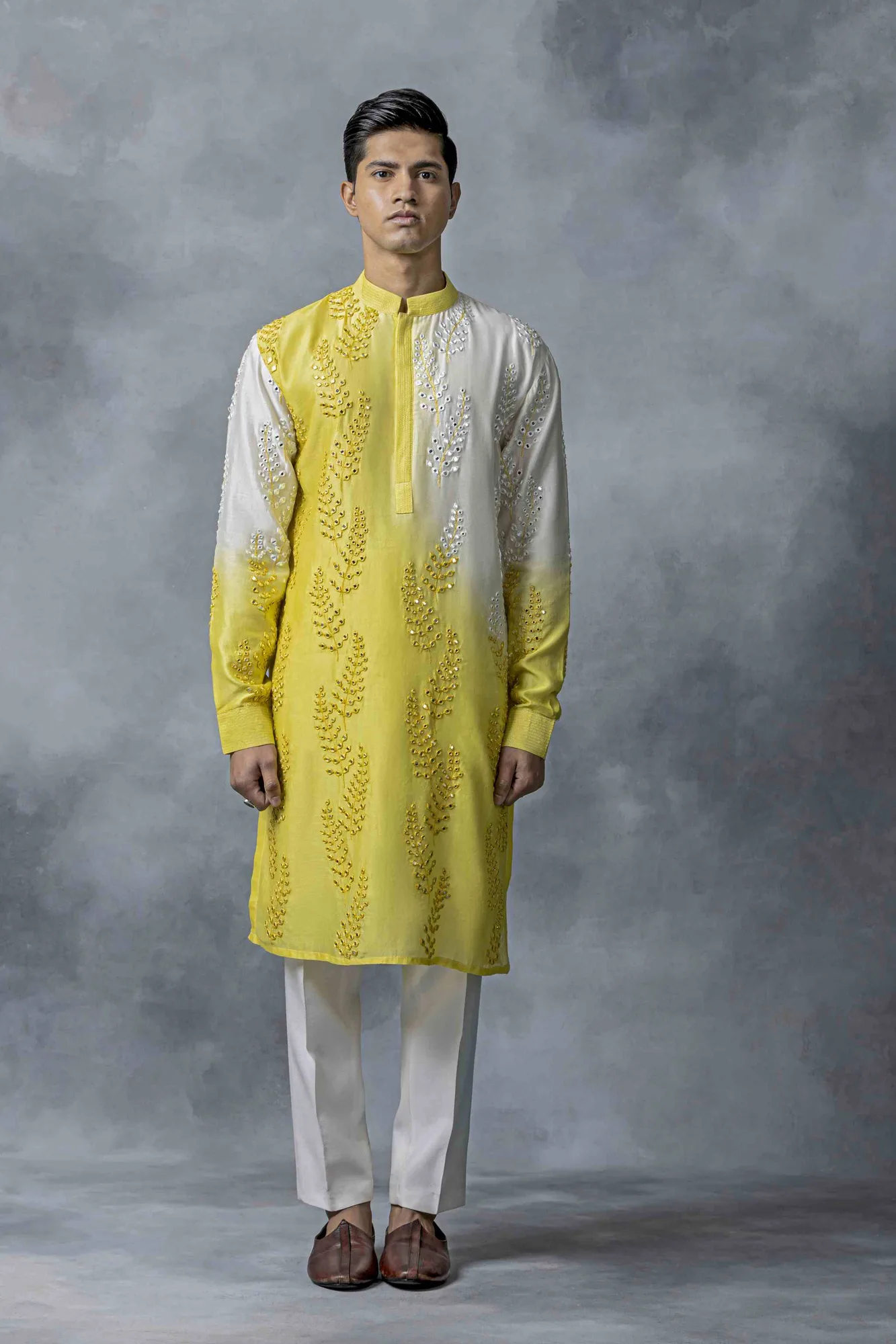 Yellow And White Mirror Work Kurta Set by Sarab Khanijou