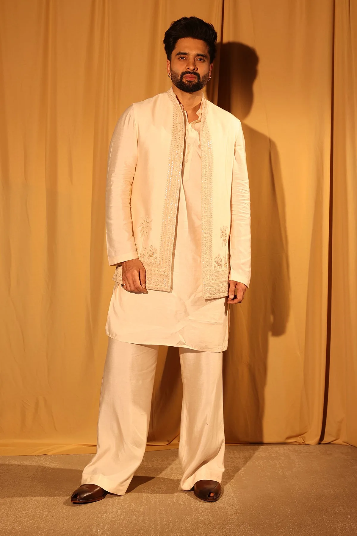 Jackky Bhagnani in Mehez Kurta Bandi Set by Ridhi Mehra