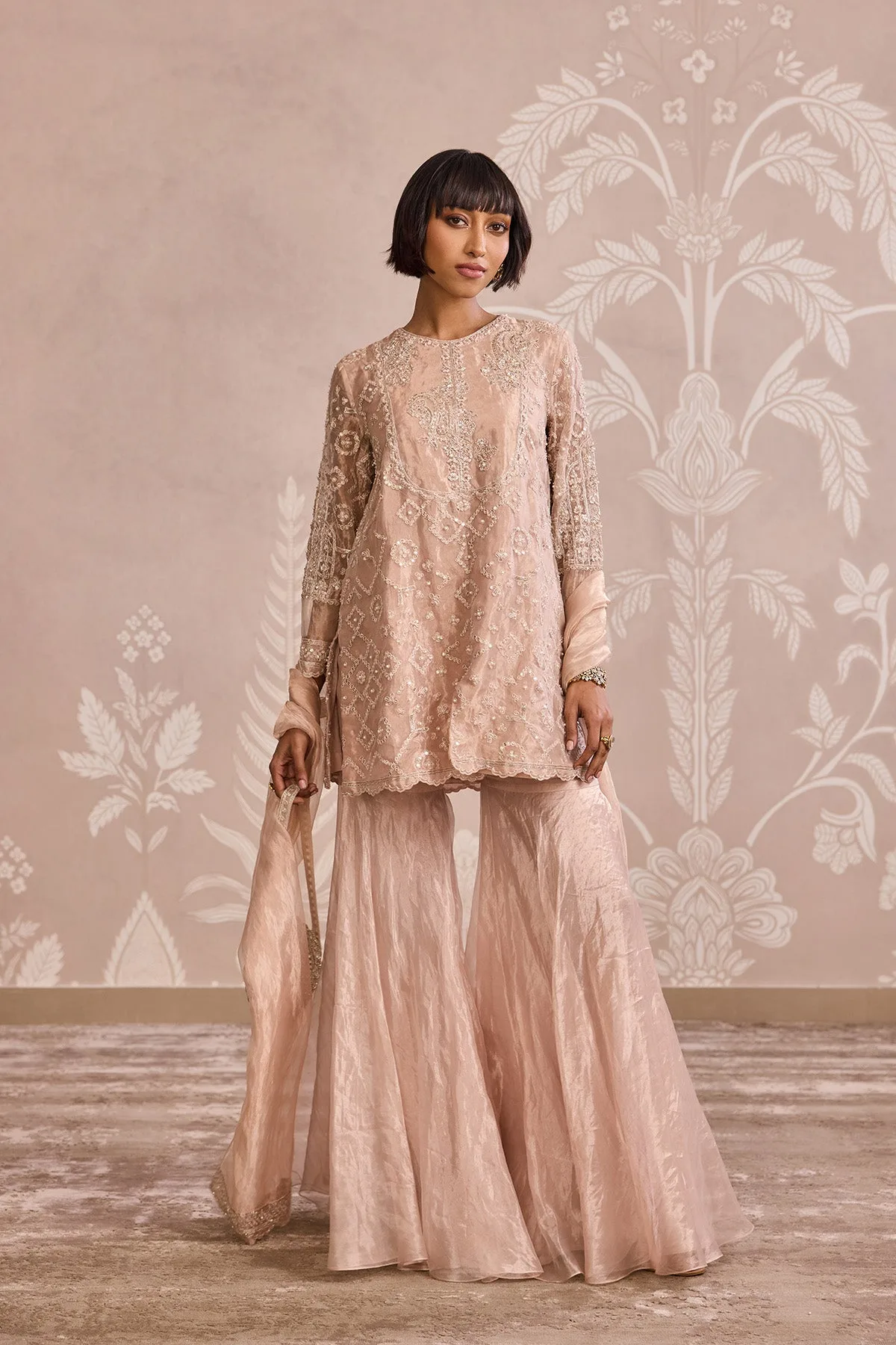 Raaya kurta set by Ridhi Mehra