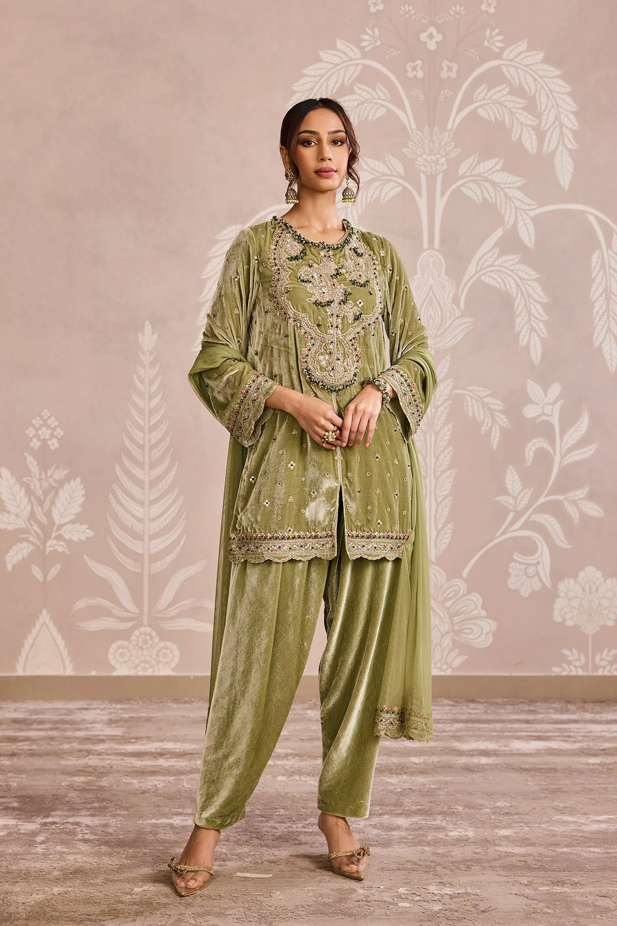 Nishat Kurta Set by Ridhi Mehra