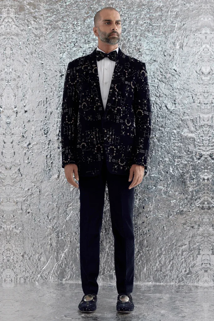 Atoms and Molecules Tuxedo by Qbik