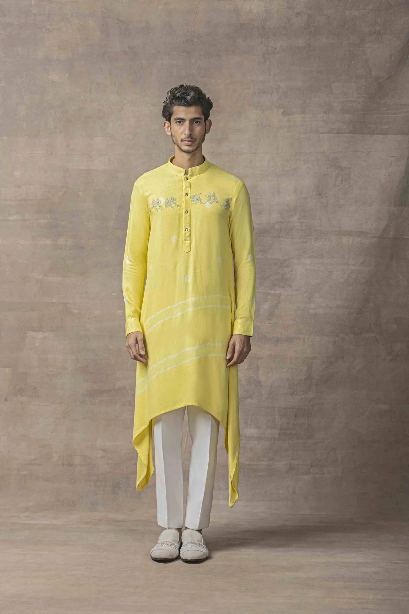 Yellow Tie & Dye Kurta Set by Sarab Khanijou