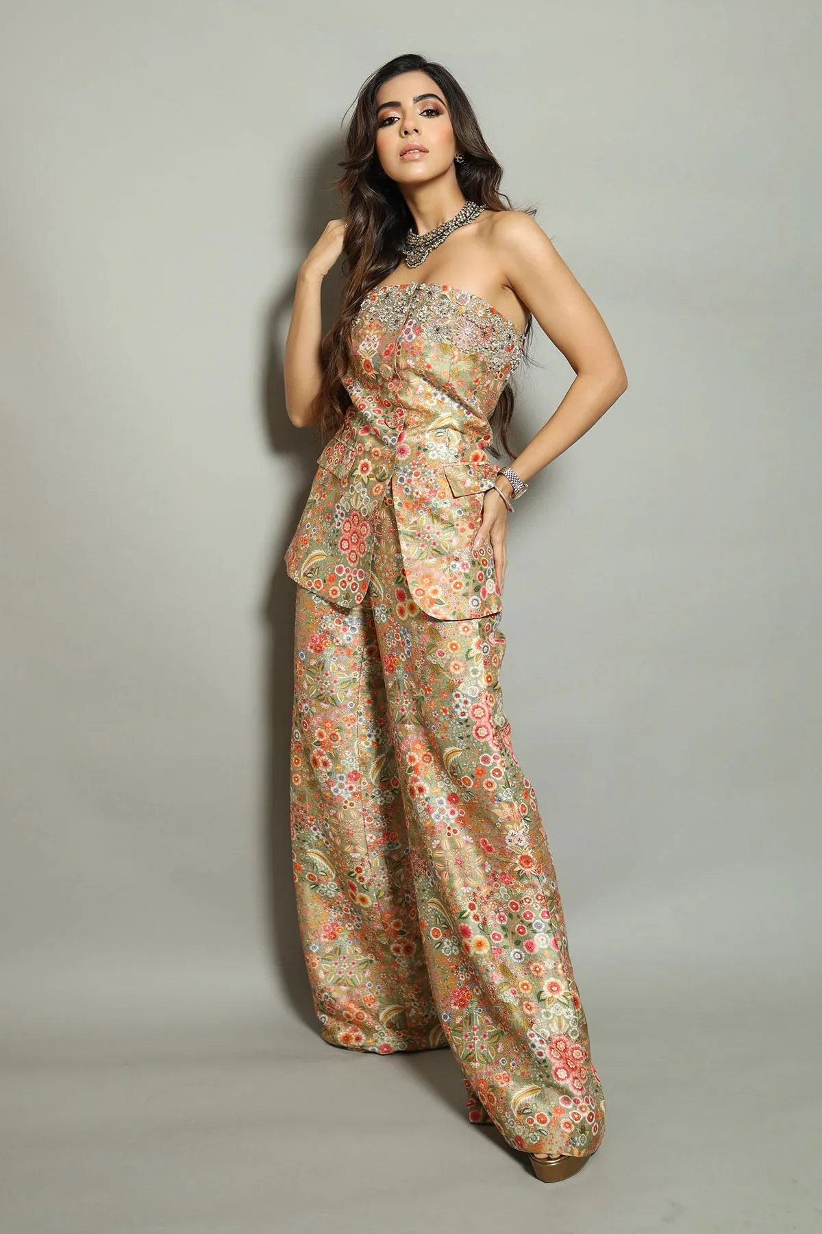 Bahaar Dhawan in Cadenza Jacket Set by Ridhi Mehra in olive green, view 3