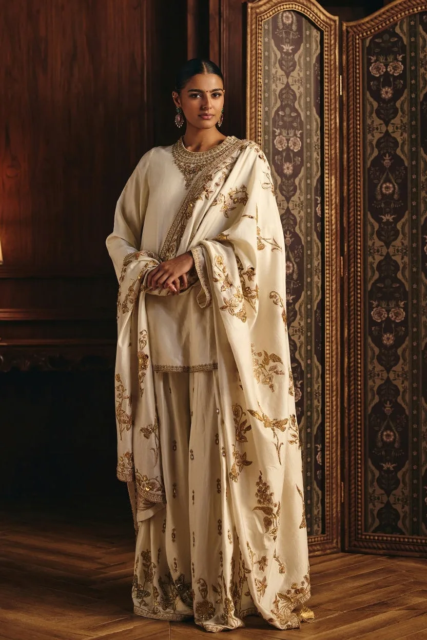Rakhaa by Mahima Mahajan, ivory kurta