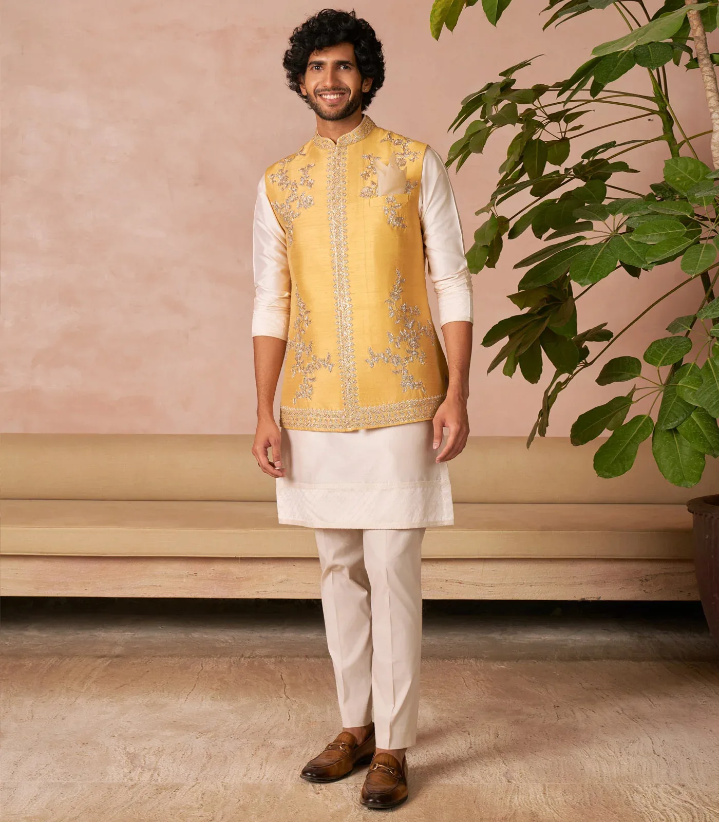 Mehraab Cutdana Bandi Set by Anushree Reddy